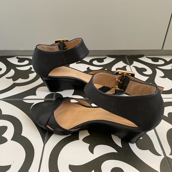 Nine West Black Wedge Sandals Size 6 - Picture 2 of 4